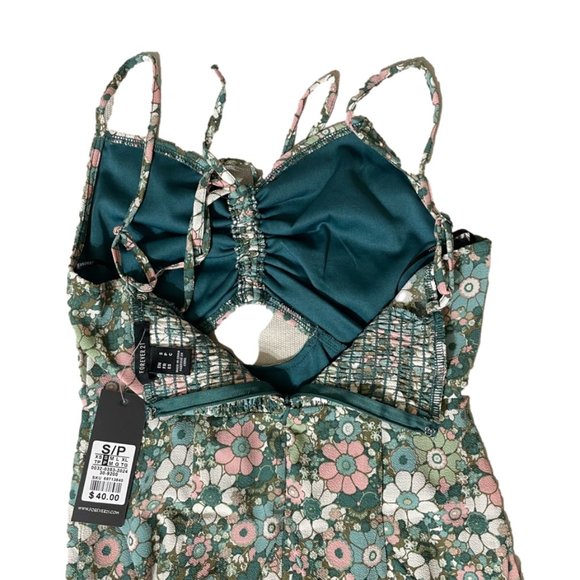 Size Small Green Bundle Cardigan Cargo Pants Midi Dress and Halter - Picture 3 of 14